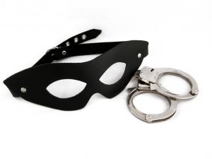 10 - sexual contract - mask and cuffs
