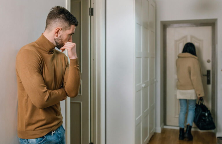 Woman leaving her boyfriend after realizing the top 3 mistakes women make in their relationship